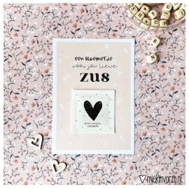 Postkaart + bloemzaadjes Een bloemetje voor jou lieve zus / Miek in vorm
